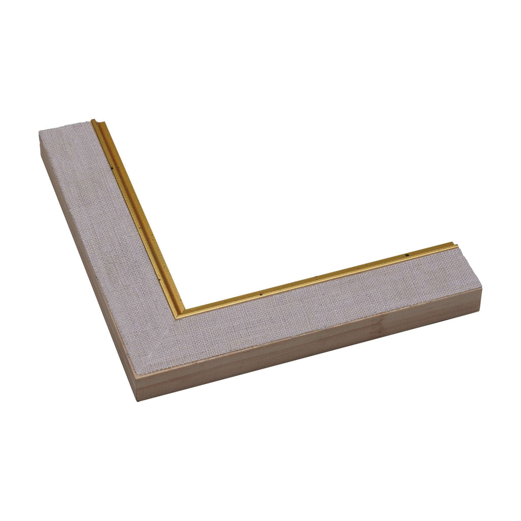 556 - Natural Liner w/Gold Lip