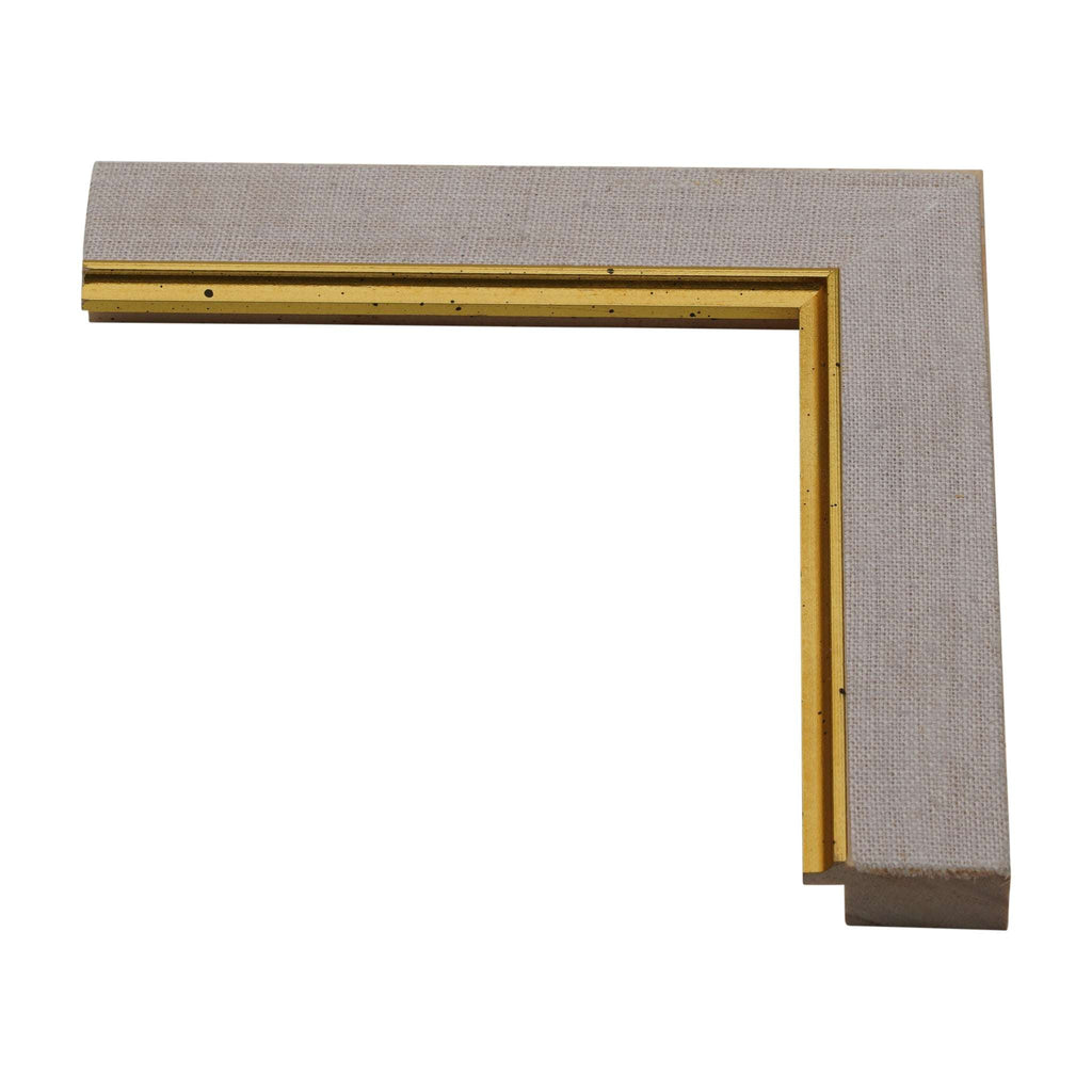 556 - Natural Liner w/Gold Lip