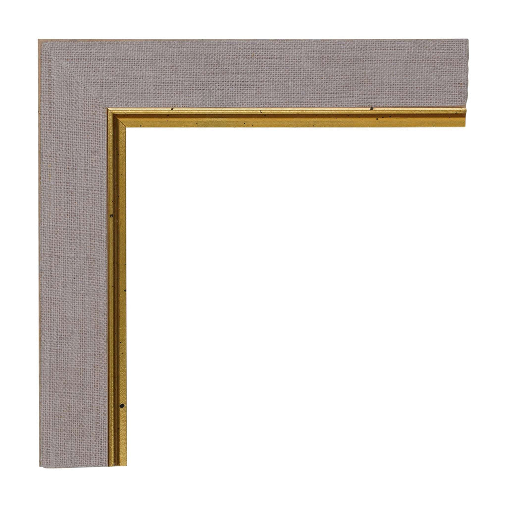 556 - Natural Liner w/Gold Lip